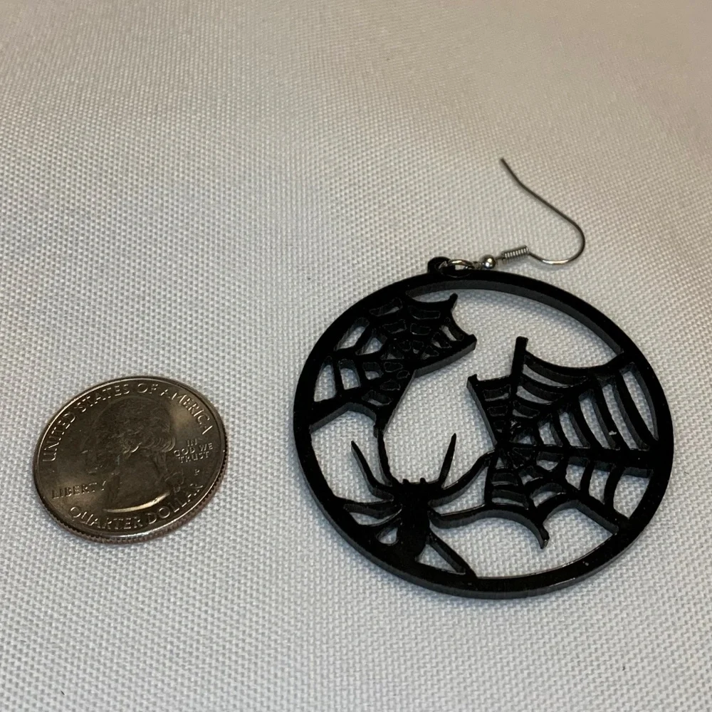 NWT! Black Round Acrylic Halloween Wicked Spider with Webs Dangle Earrings!